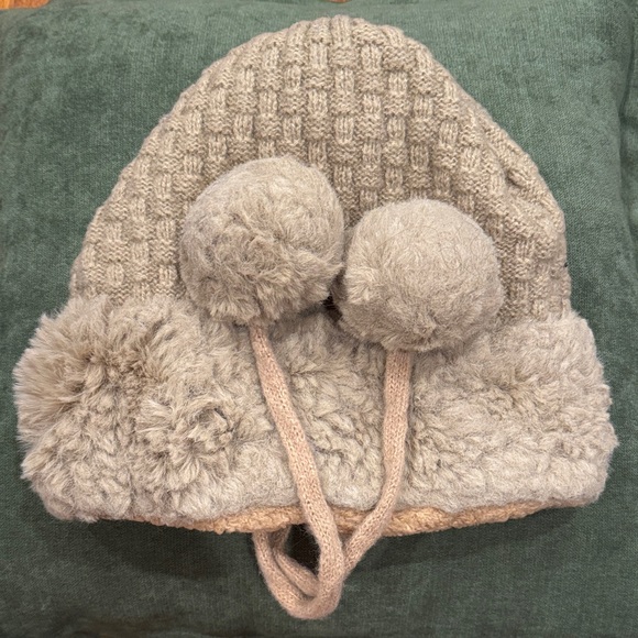 Accessories - Cozy Knit Pom-Pom Hat